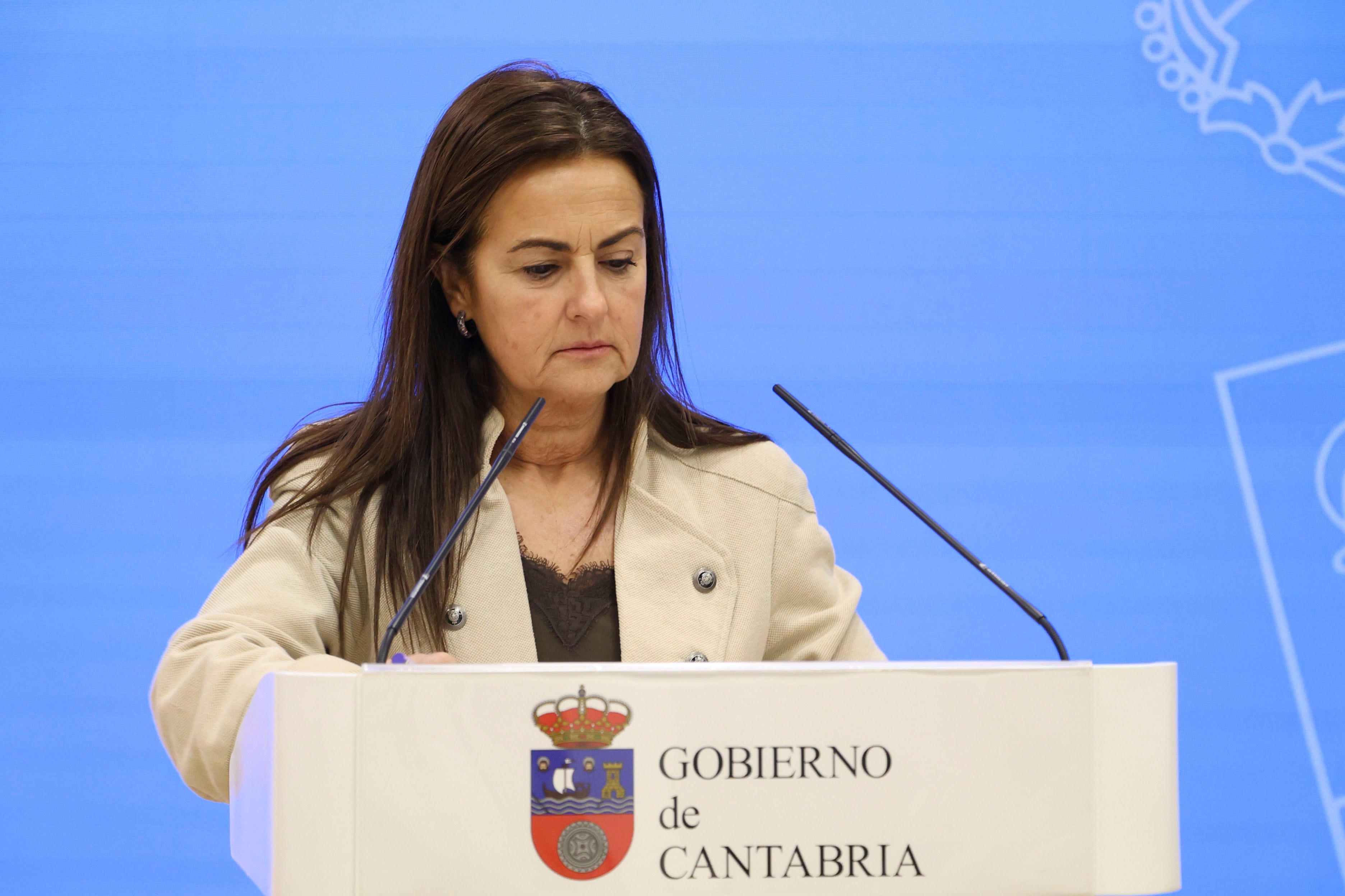 SANTANDER, 03/02/2026.- La consejera de Inclusión Social, Begoña Gómez del Río, ha informado en rueda de prensa, convocada urgente, que la alcaldesa de Cartes, Lorena Cueto (PSOE), ha notificado a la entidad que se ocupa del centro de menores migrantes no acompañados que el Ejecutivo cántabro ha abierto en el municipio que debe paralizar esa actividad, a pesar de que hay allí dos jóvenes acogidos y se prevé que lleguen otros 16. EFE/ Celia Agüero Pereda