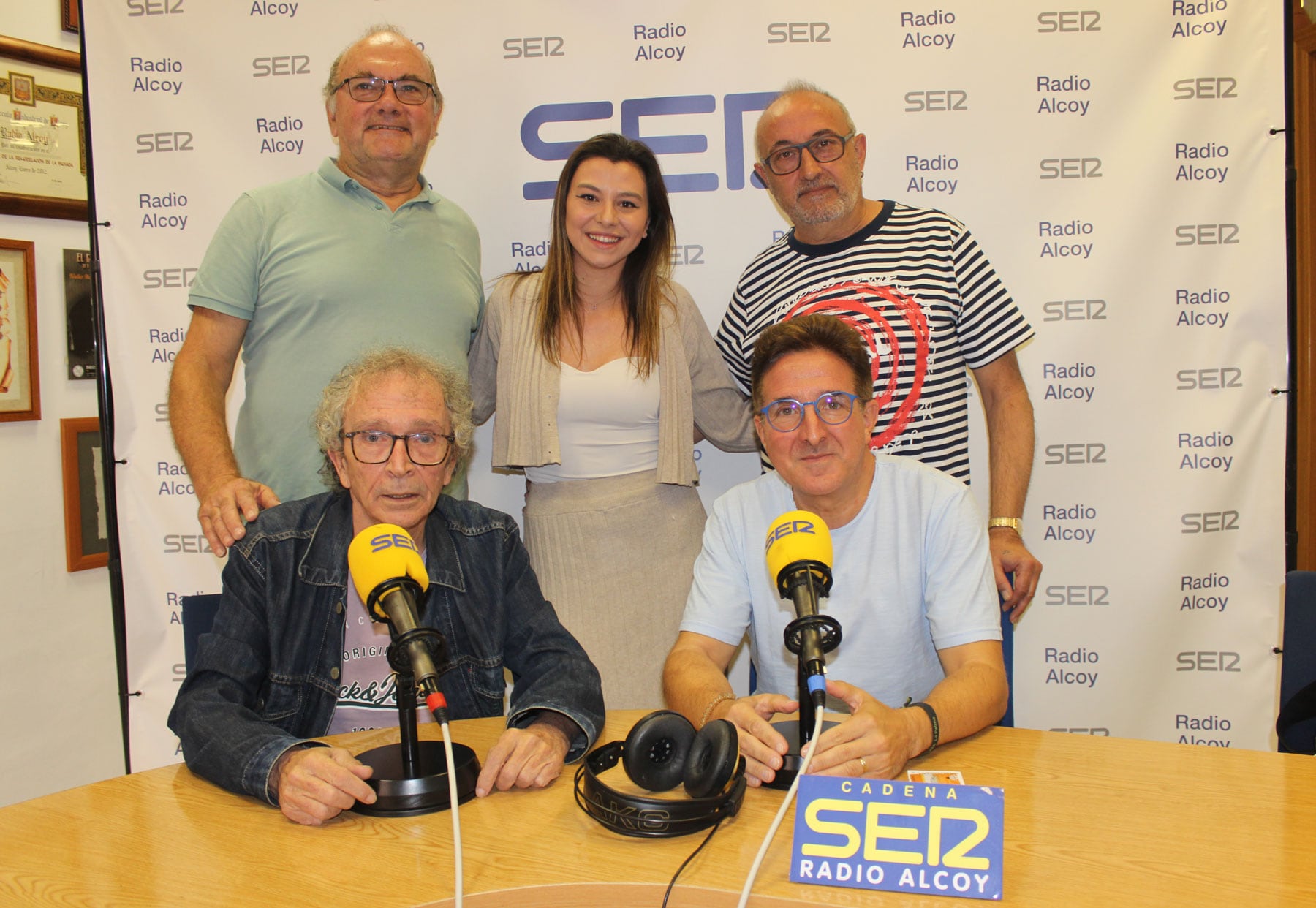 Els actors Enrique Aracil i Guiomar Tortosa, l&#039;ajudant de direcció Rafa Miralles, el director i escriptor de l&#039;obra, Ximo Llorens, i el professor Carlos Valls, estudiós de la figura de Gonzalo Cantó