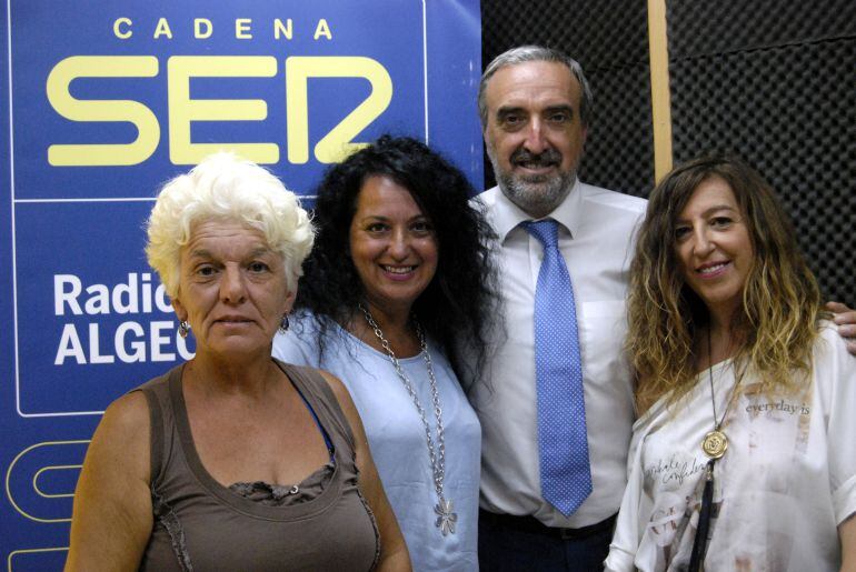 Rosalía Méndez, Ana Montedeoca, David Sánchez e Inma Romero nos hablan del cocktail benéfico a beneficio de la Perrera de Los Barrios.