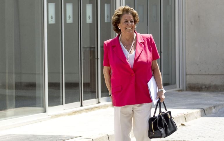 28/05/2015.- La alcaldesa de Valencia en funciones, Rita Barberá, a su llegada hoy a Feria Valencia donde ha presidido la reunión del patronato.