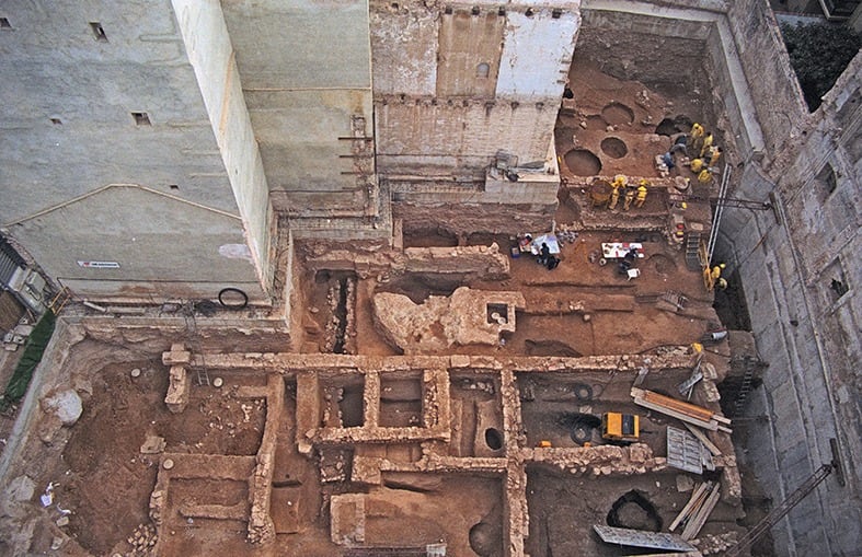 Excavaciones en la plaza de Cisneros de València