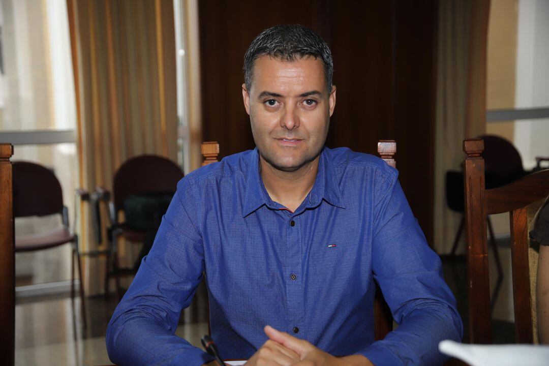 El Consejero de Deportes ha hecho un llamamiento a la ciudadanía, “pido paciencia, ser solidario con los clubs que lo están pasando mal”.