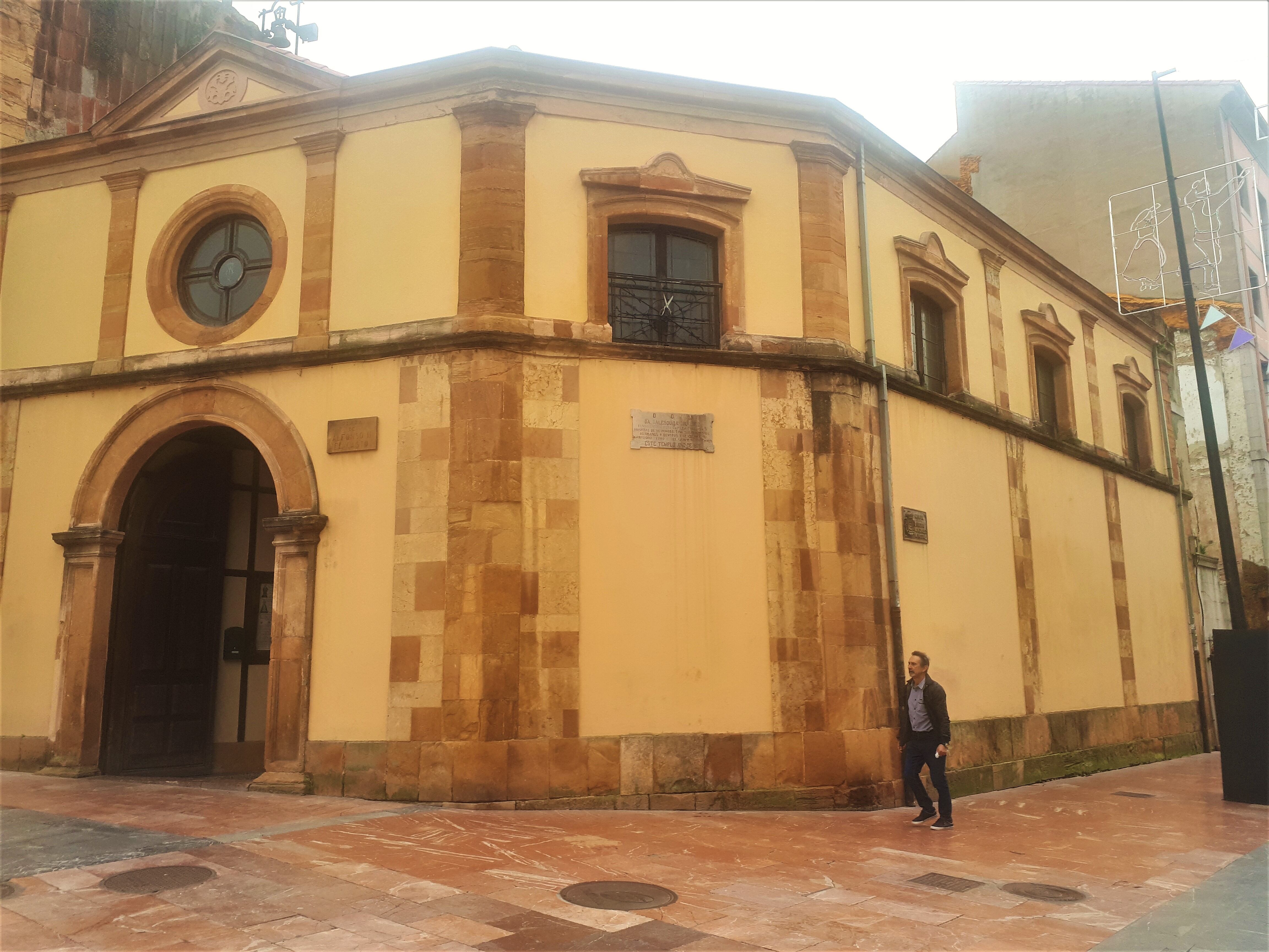 Capilla de La Balesquida, en la Plaza de Alfonso II