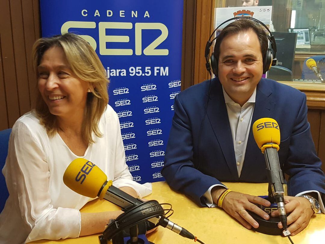 Francisco Núñez y Ana Guarinos en los estudios de SER Guadalajara.