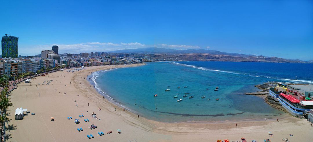 La playa de Las Canteras en Las Palmas de Gran Canaria.