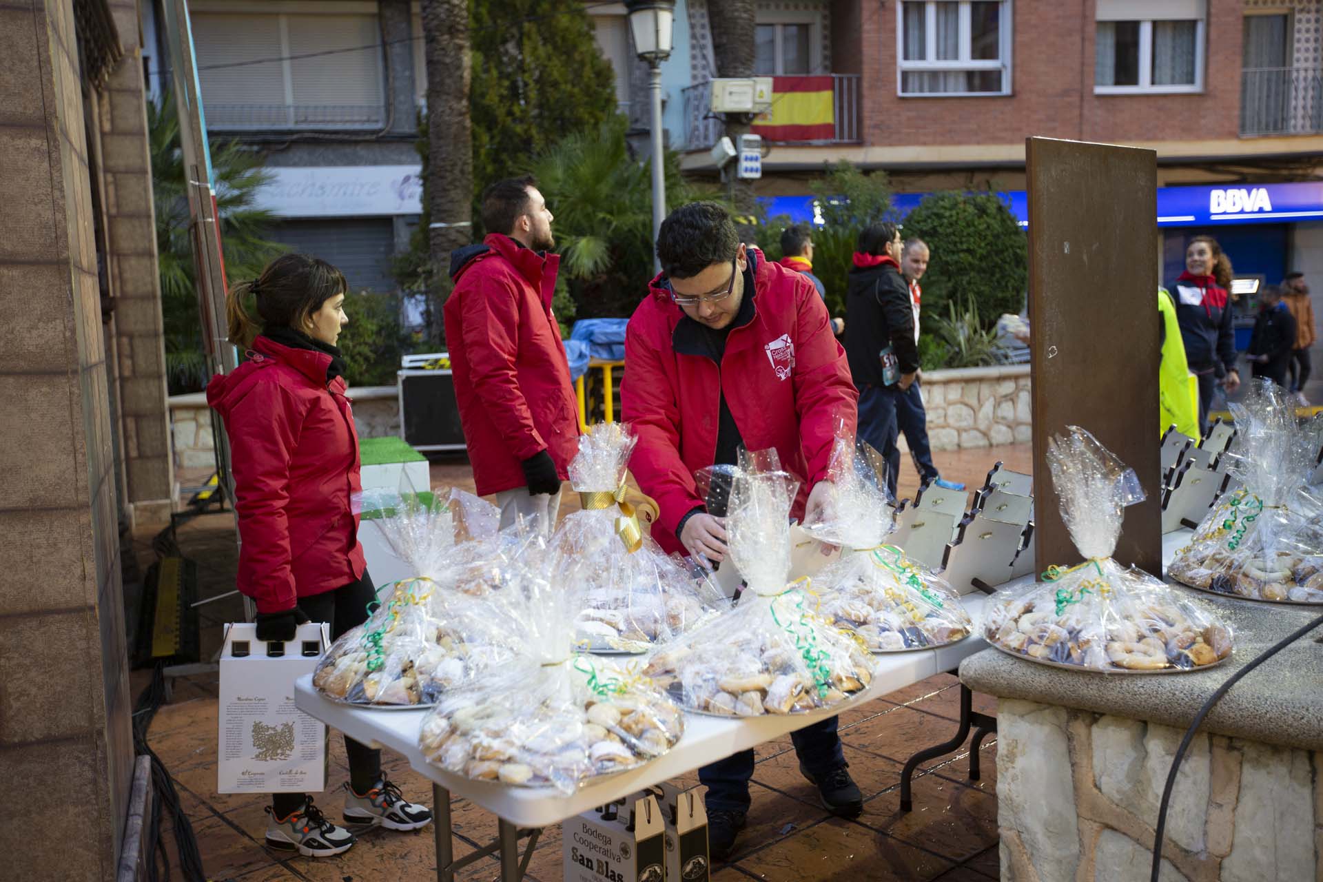 Los dulces típpicos de las fiestas de Sax reconfortarán a los atletas