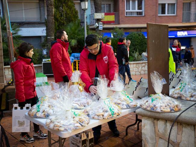 Los dulces típpicos de las fiestas de Sax reconfortarán a los atletas