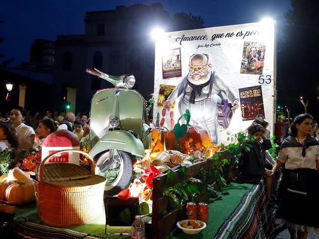 El homenaje a ‘Amanece que no es poco’ y a José Luis Cuerda gana el Concurso de Carrozas de la Feria 2022