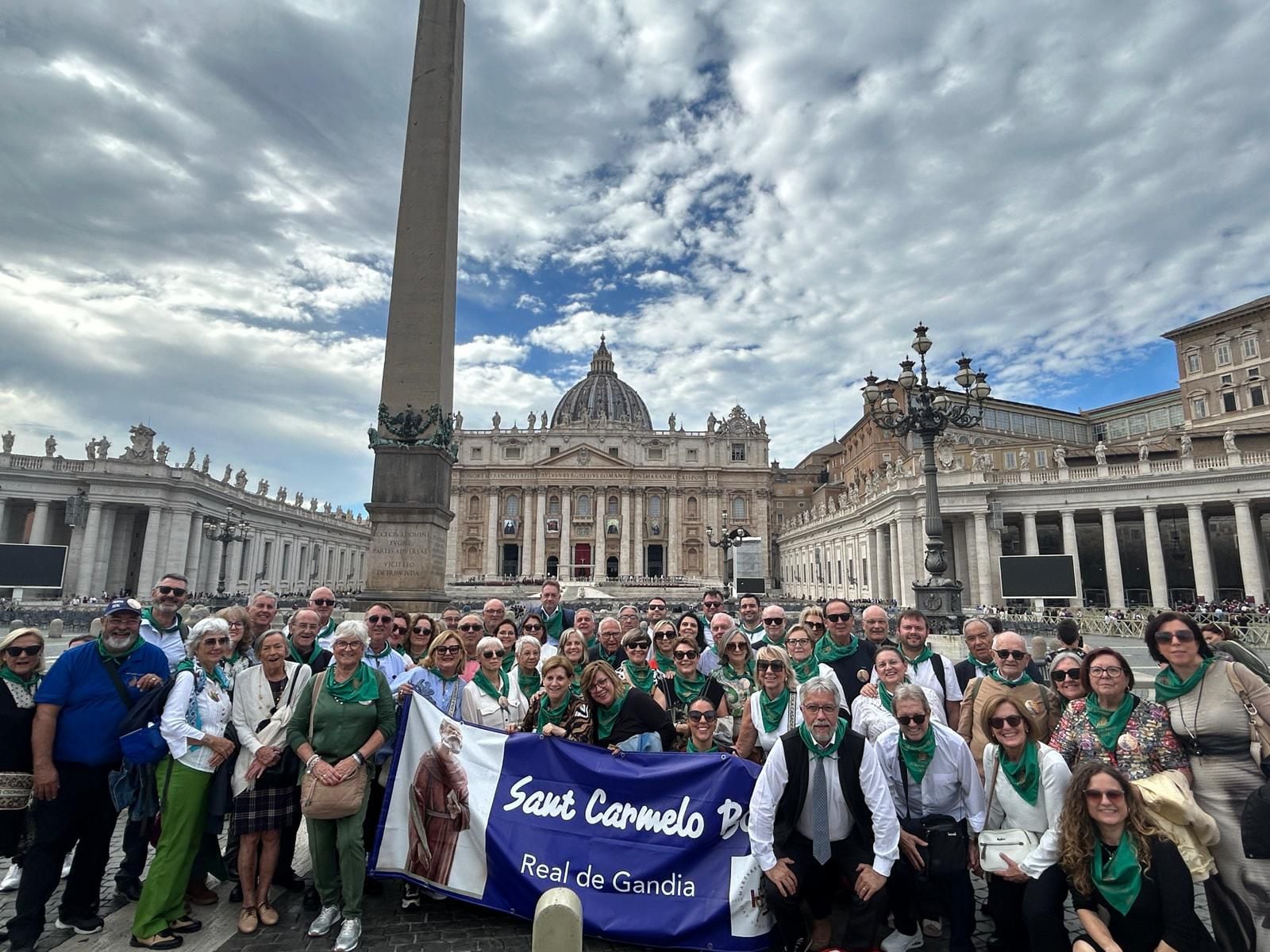 Vecinos y vecinas de El Real de Gandia en el Vaticano.