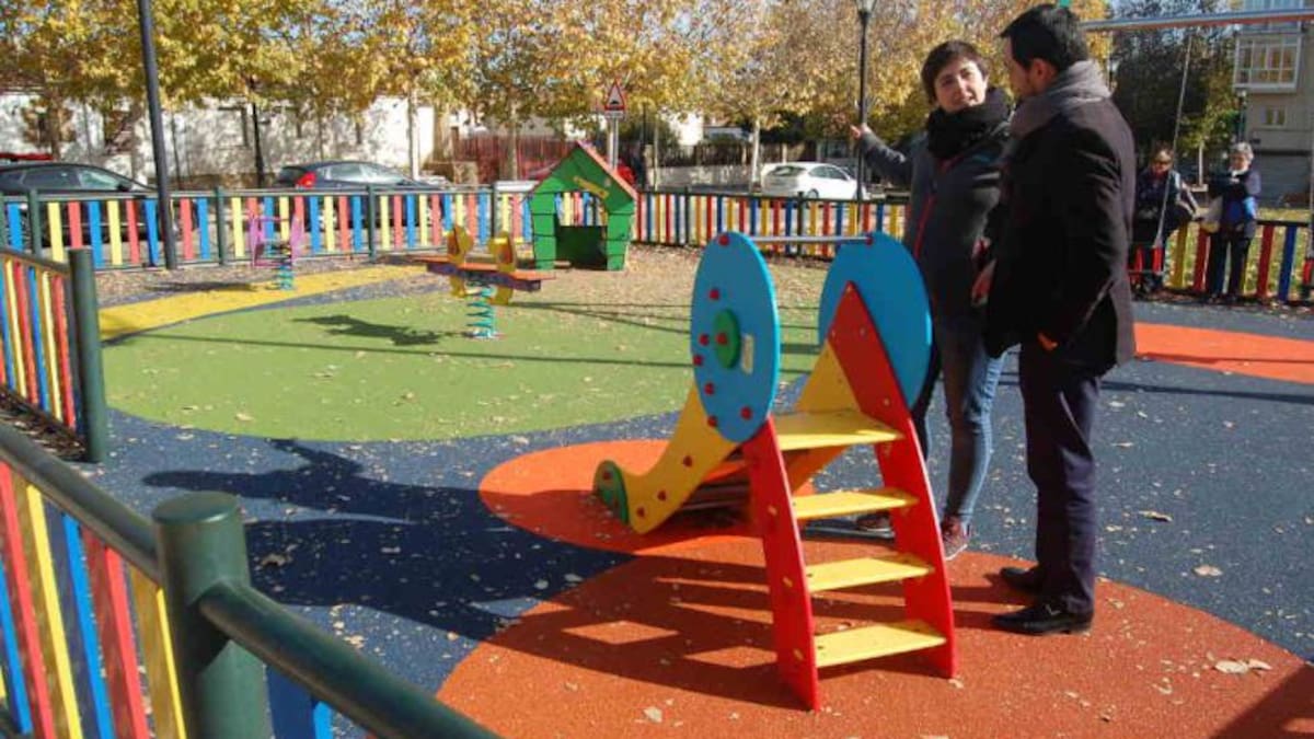 El Ayuntamiento avanza en el convenio con La Barriada para invertir 200.000 euros en su sede