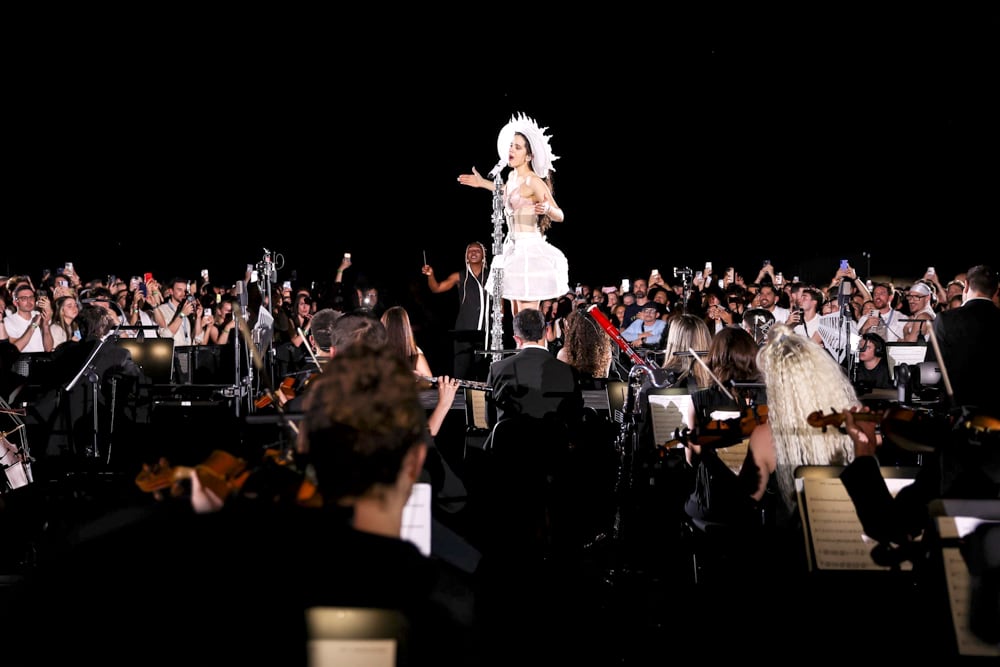 La cantante Rosalía durante el concierto que ha ofrecido este lunes en el Palau Sant Jordi
