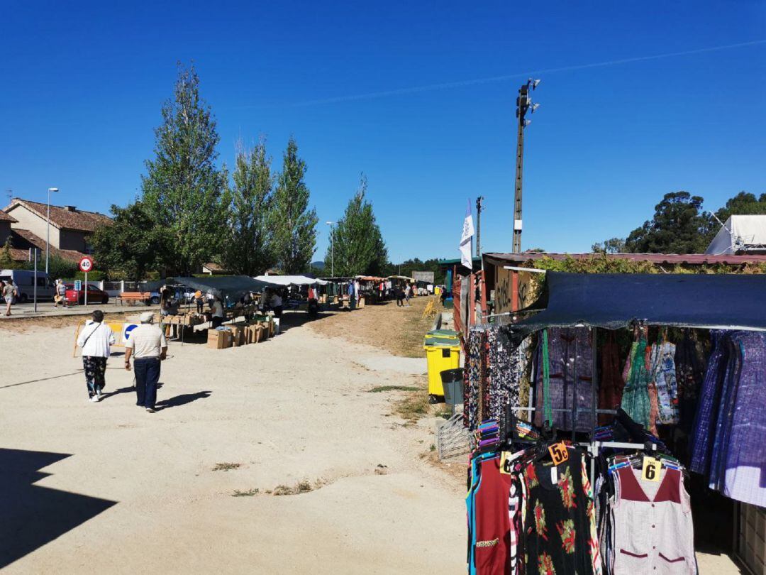 Mercadillo de Gondomar en el paseo de As Cercas.