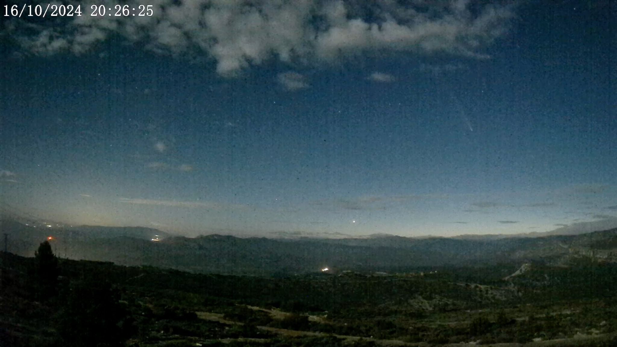 Un cometa deslumbra el cielo de Castellón