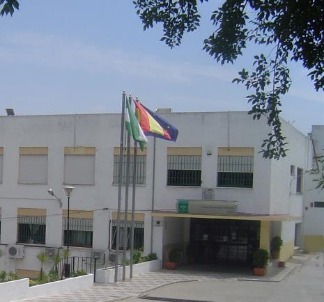 Puerta principal del IES Séneca, en la avenida Menéndez Pidal. Córdoba