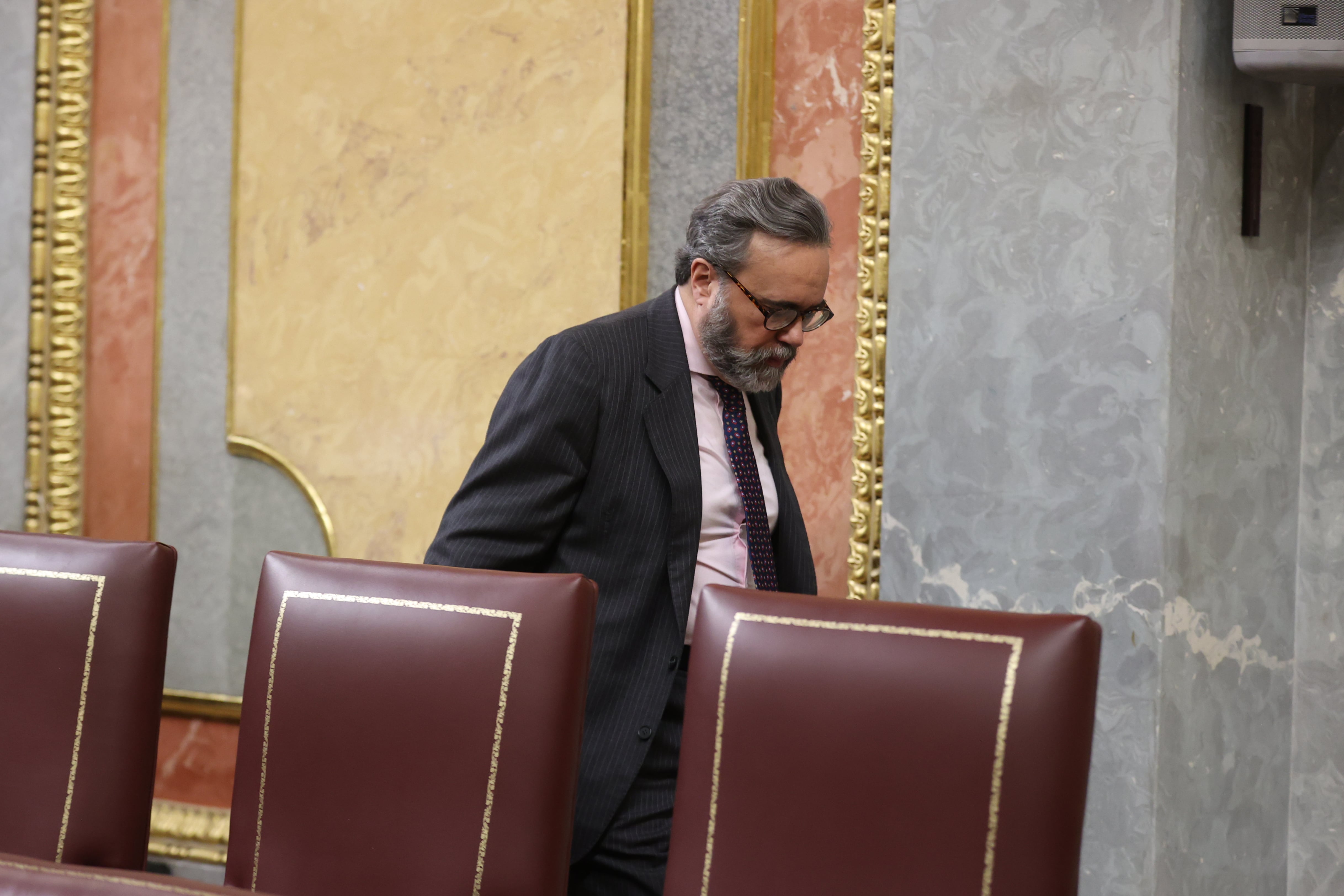 El diputado de Vox José María Sánchez tras discutir con el vicepresidente de la cámara, Alfonso Rodríguez Gómez de Celis 