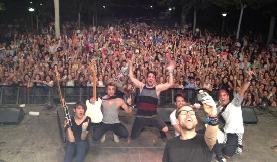 Actuación del grupo Clover en la plaza de la Juventud del Recinto Ferial de Talavera de la Reina.