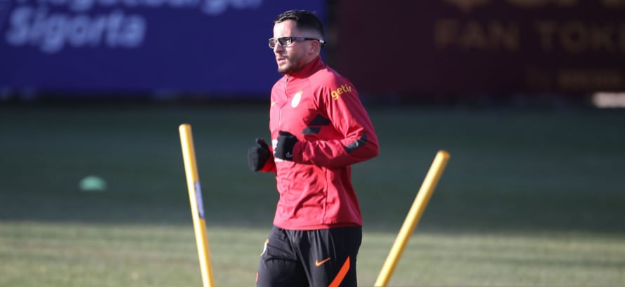 Omar Elabdellaoui durante un entrenamiento con el Galatasaray