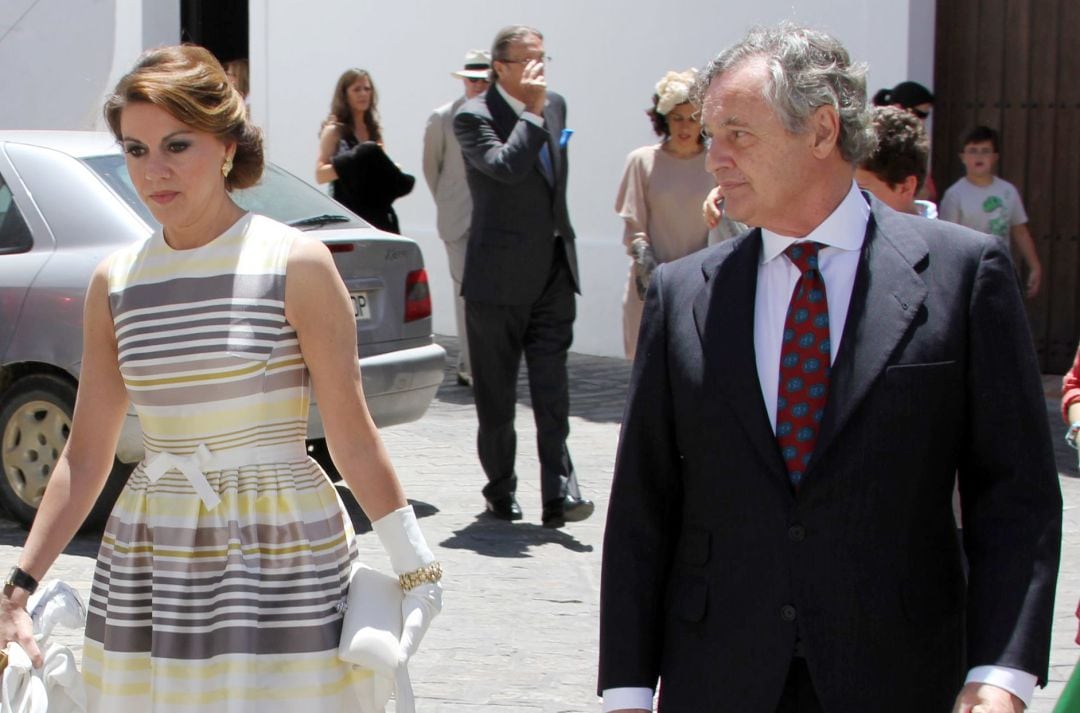 Maria Dolores de Cospedal e Ignacio López del Hierro en 2013 en Sevilla. 