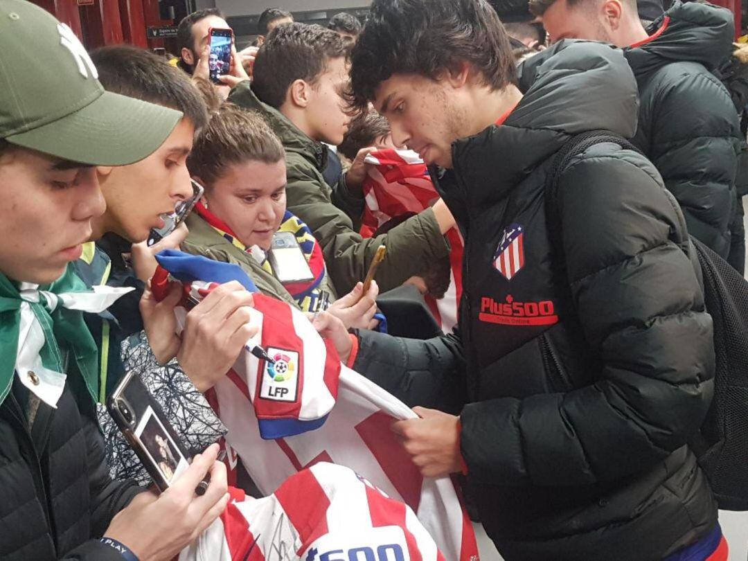 Joao Félix fue uno de los jugadores más solicitados a su llegada a León