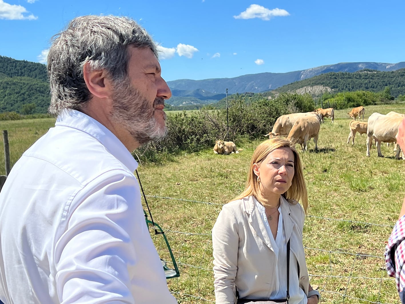 Ana Alós y Gerardo Oliván en su visita al sector primario.