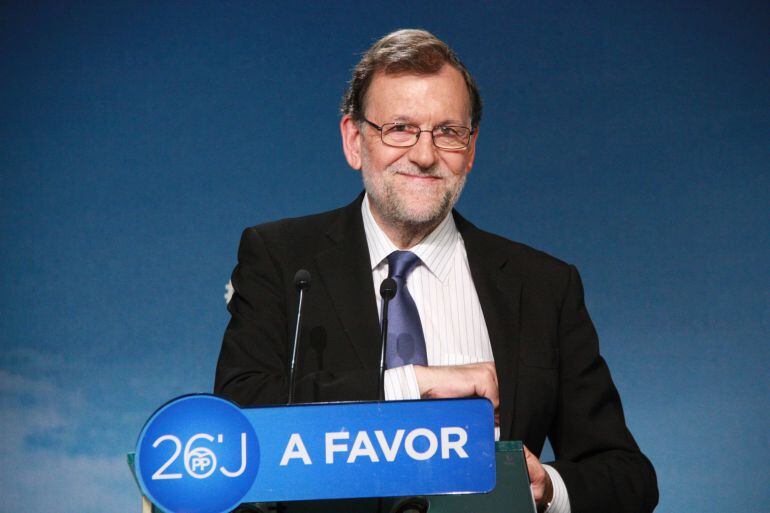 Pla mitjà del líder del PP, Mariano Rajoy, en roda de premsa a la seu del PP 27062016 (horitzontal)