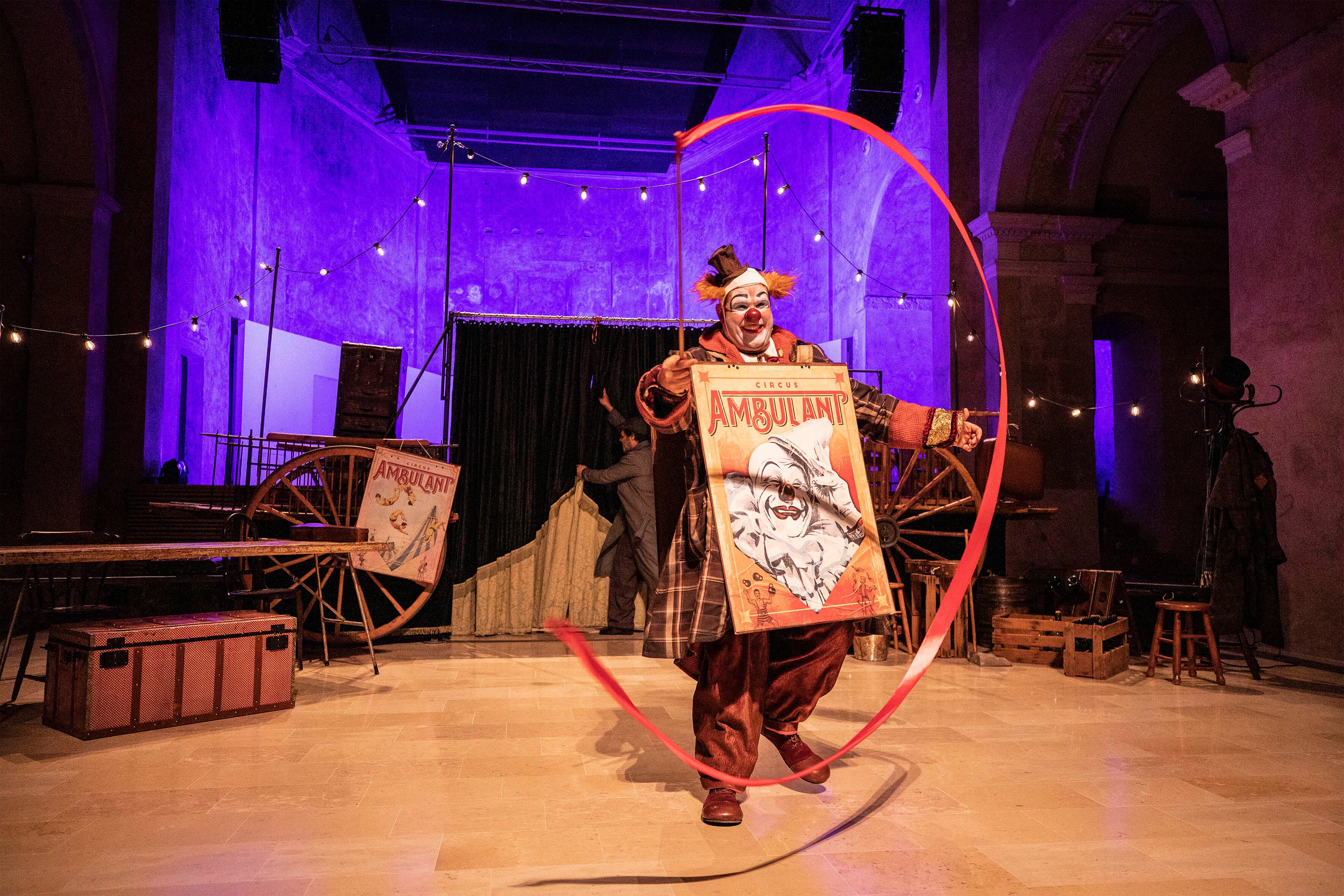 La companyia de teatre La Fam representa al Calderón 'Ambulant' de Sergi Heredia.