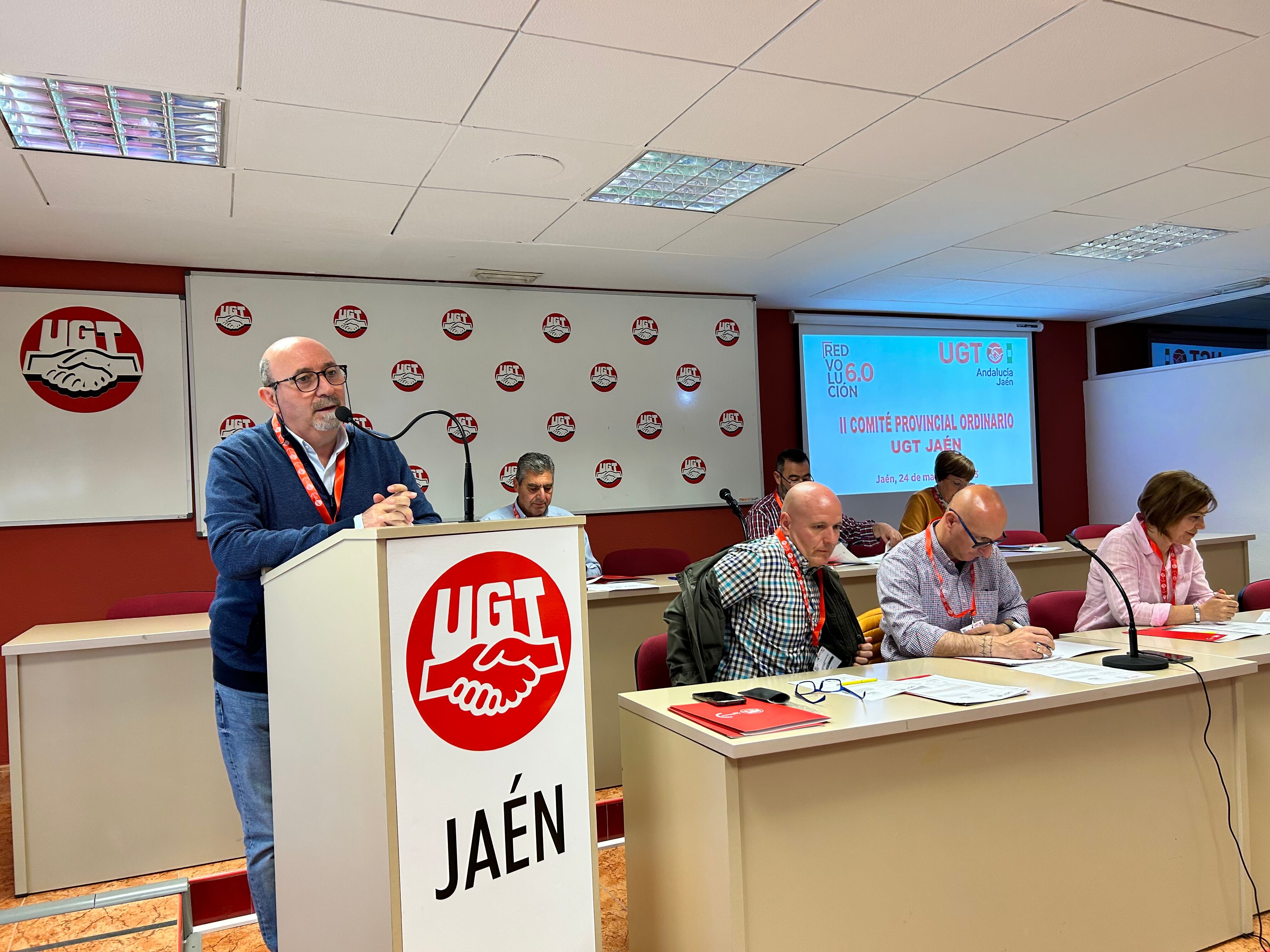 El secretario provincial de UGT Jaén, Manuel Salazar, durante su intervención en el comité provincial.