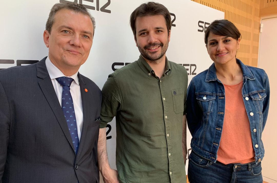 De izquierda a derecha: Miguel Garaulet (Ciudadanos), Javier Sánchez (Podemos) y María González (PSOE). Tres de los cuatro protagonistas del debate &#039;Una caña en campaña&#039;, que la SER realizó en 2.016