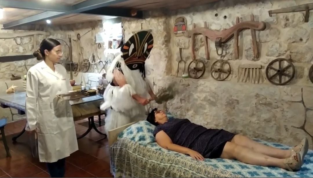 Fotograma de un corto grabado por una familia de Guzmán