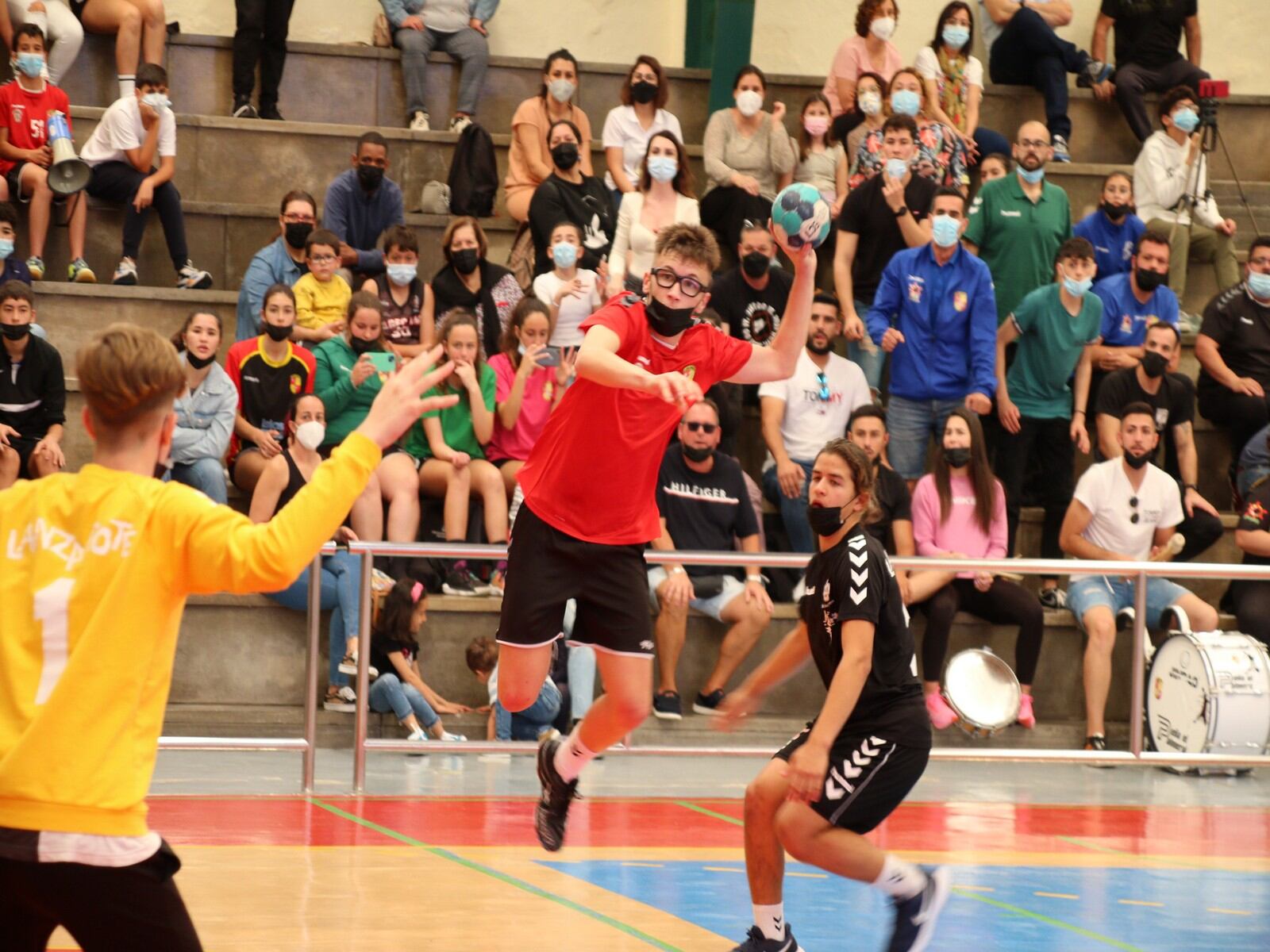 Aday González jugando con el equipo juvenil.