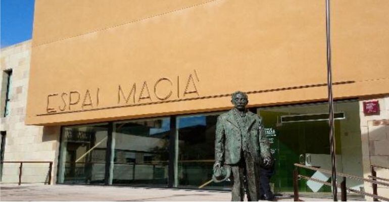 L'exposició de Roser Ripollés es pot veure aquests dies a l'Espai Macià de Les Borges Blanques.
