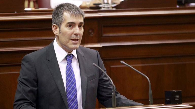 El presidente del Gobierno de Canarias Fernando Clavijo en el Parlamento. 