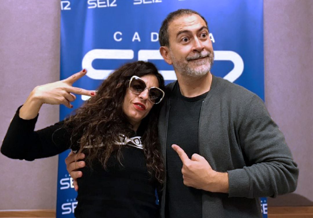 Cristina Medina y Santiago Melero en el estudio central de Radio Sevilla