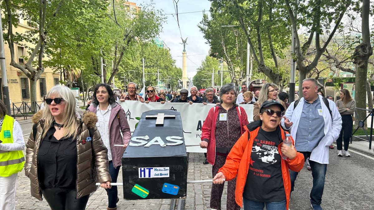 Casi 1.400 personas salen a las calles en Jaén en defensa de la sanidad pública