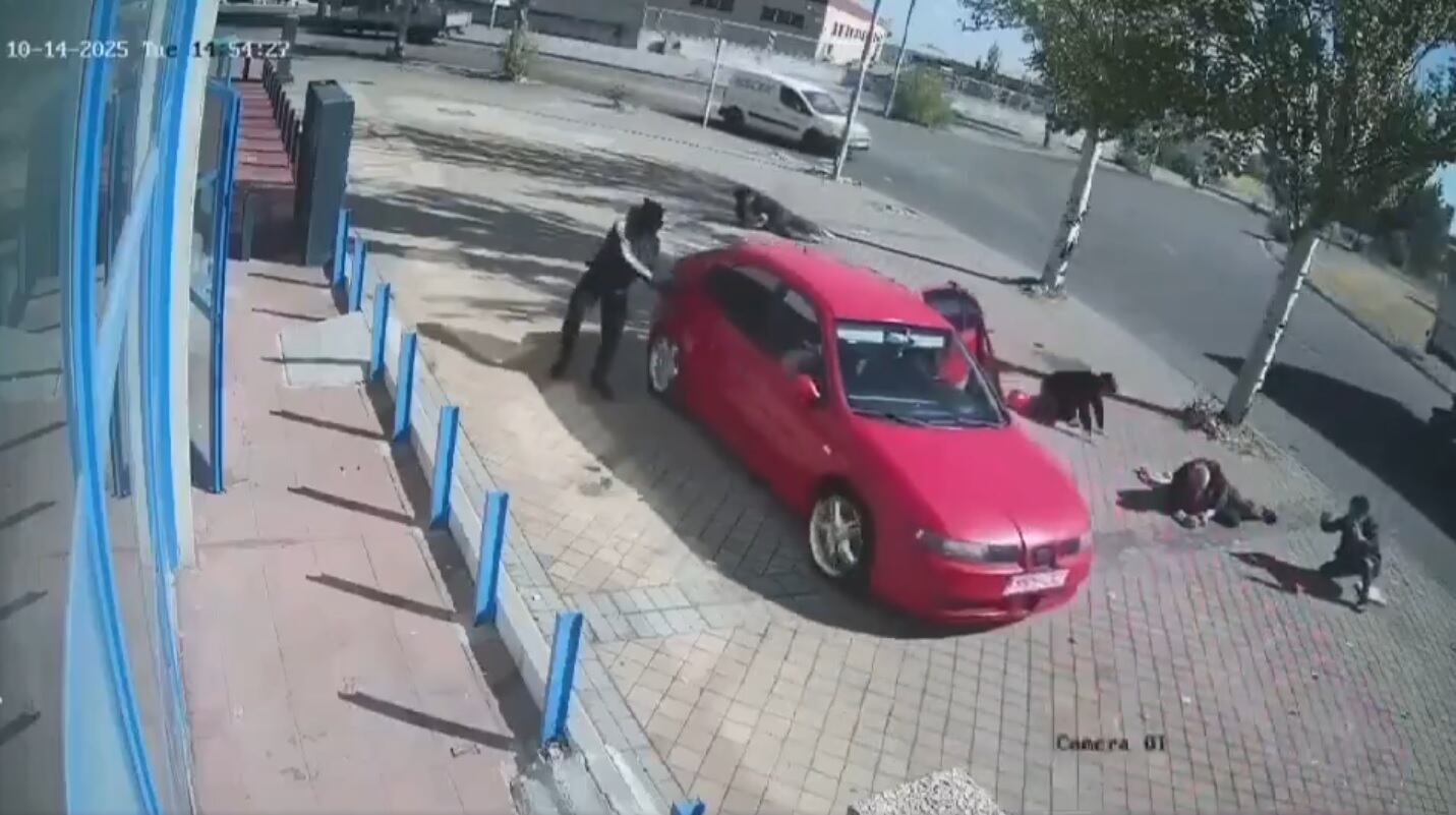 Los hechos ocurrieron a plena luz del día en una de las rotondas de acceso a La Cantueña