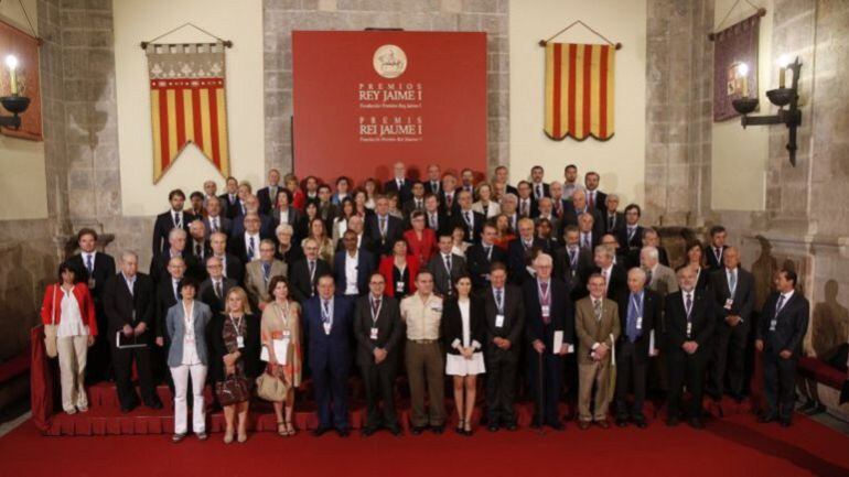 Foto de familia de los 16 premios Nobel que participaron el año pasado en Valencia como jurados de los premios Rey Jaime I y miembros de la Fundación del mismo nombre