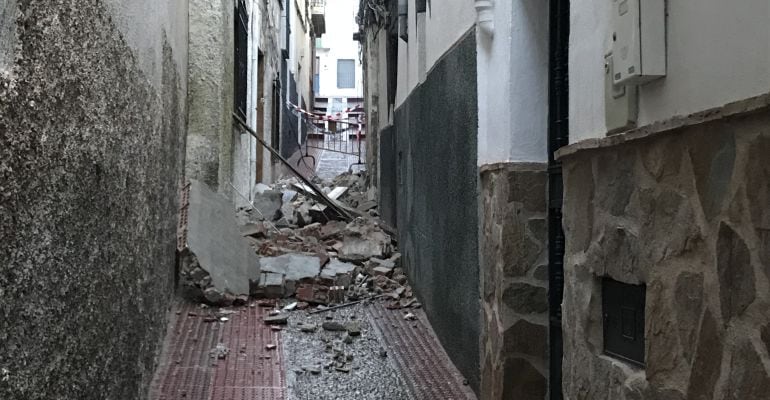 Casa derruida en la calle Vicario de la capital.