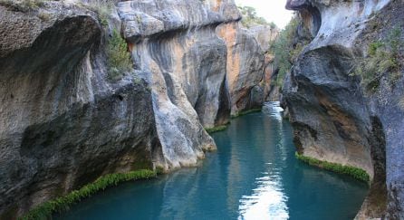 Formas caprichosas en las rocas labradas por el Júcar.