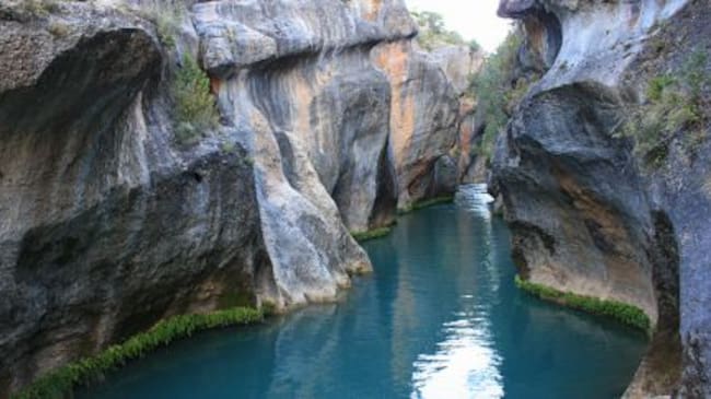 Formas caprichosas en las rocas labradas por el Júcar.