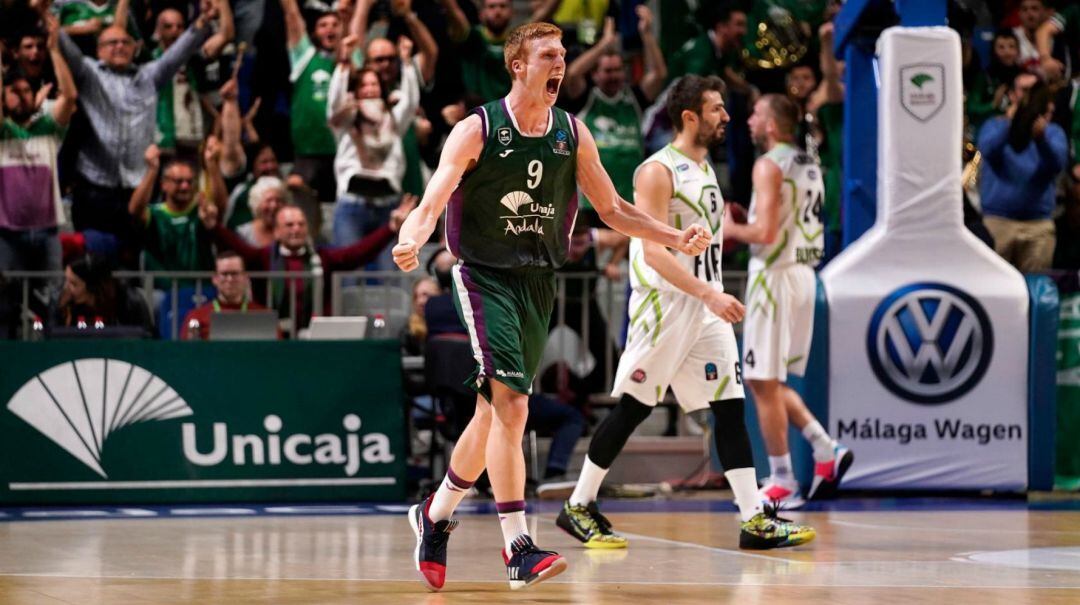 Alberto Díaz celebra una canasta en un partido de la Eurocup