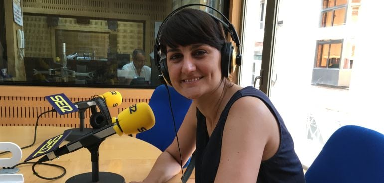 María González Veracruz en los estudios de Radio Murcia