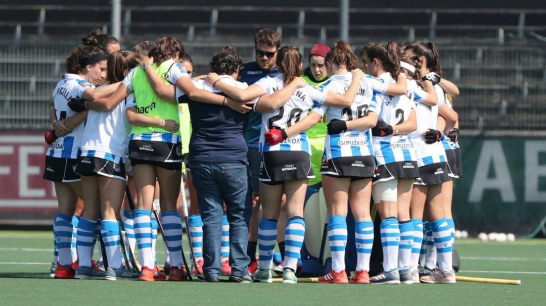 Piña de las jugadoras de la Real Sociedad de hockey hierba femenino