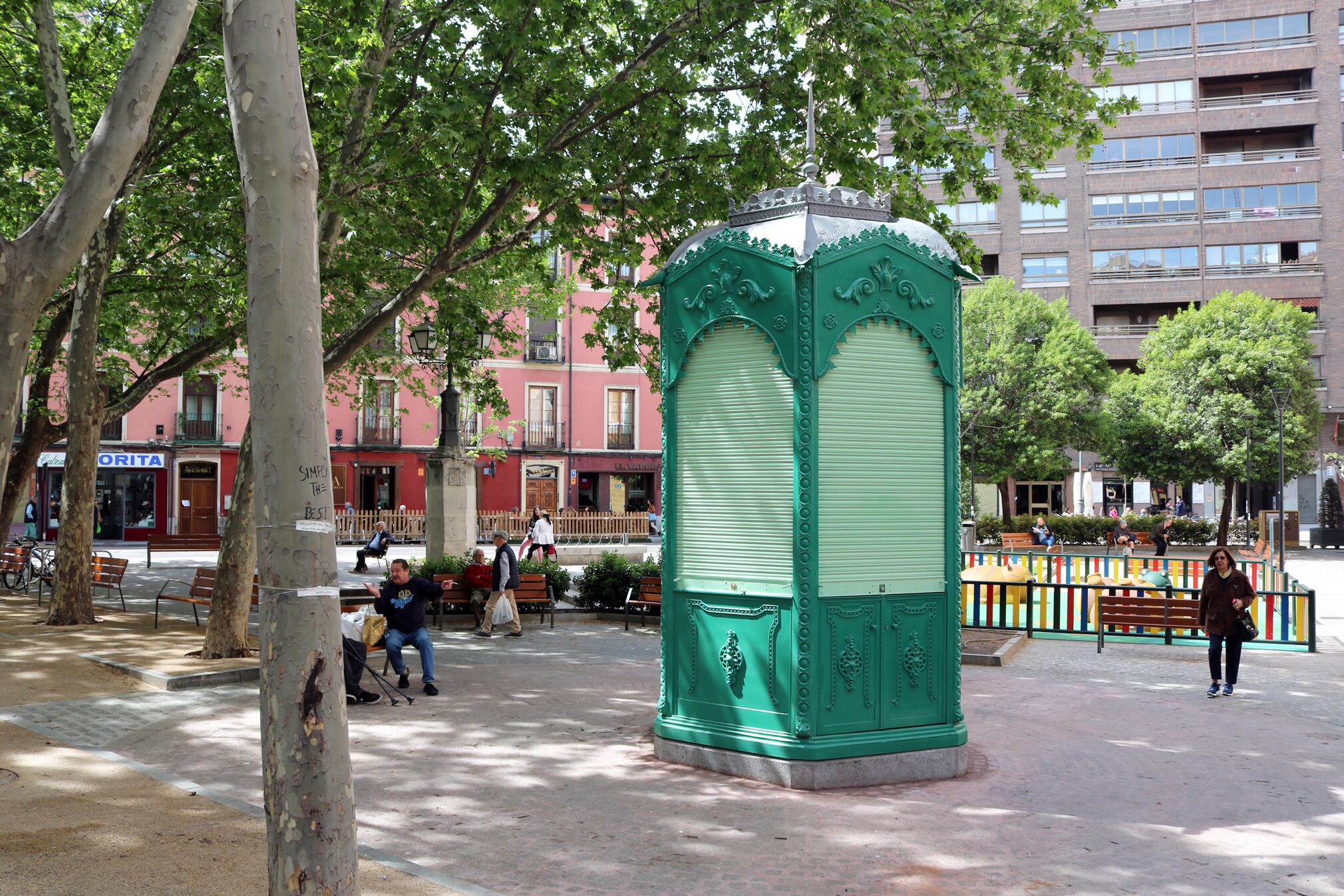 El Ayuntamiento de Valladolid completa la reurbanización de la plaza Caño Argales con la instalación del kiosco remodelado