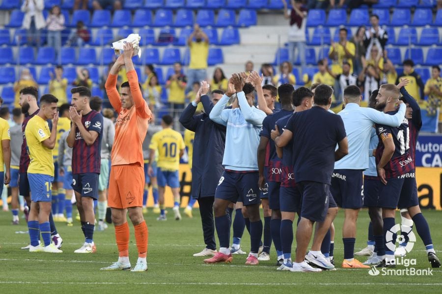 Equipo y afición celebraron al final el triunfo