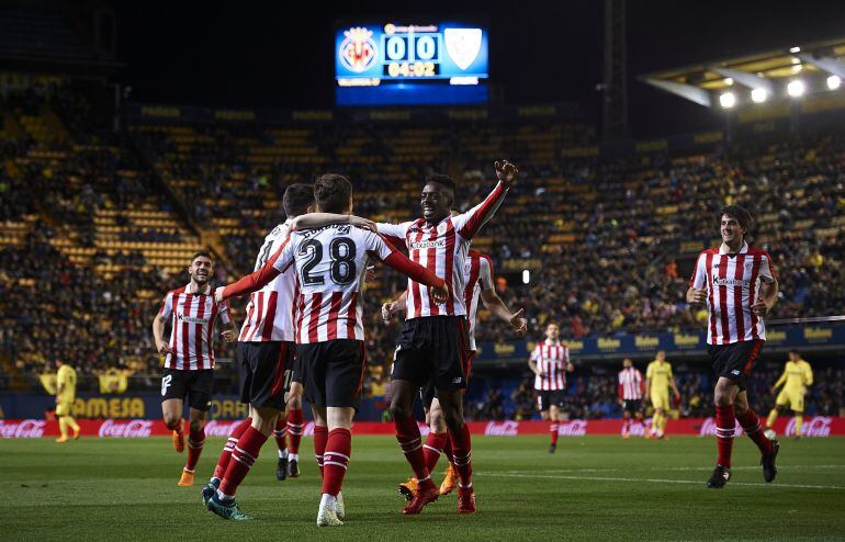 Los jugadores del Athletic celebran un gol.