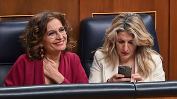 PSOE y Sumar pactan una reforma fiscal que mantiene el impuesto a la banca y establece el del 15% a las grandes empresas