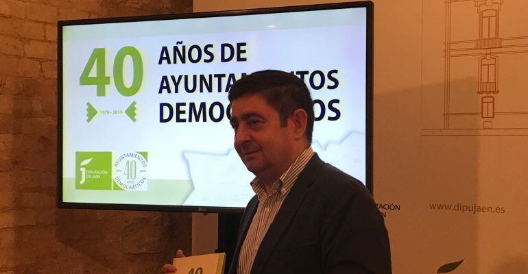 Francisco Reyes en la presentación de los 40 años de Ayuntamientos democráticos.