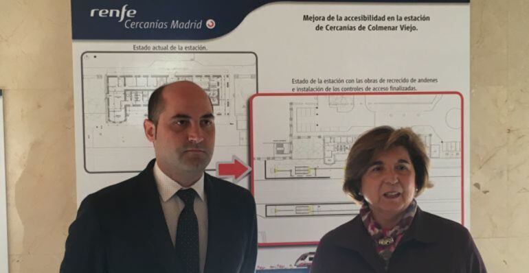 l alcalde de Colmenar Viejo, Jorge García, y la directora de Cercanías Madrid, Magdalena Bodelón, durante la presentación del proyecto