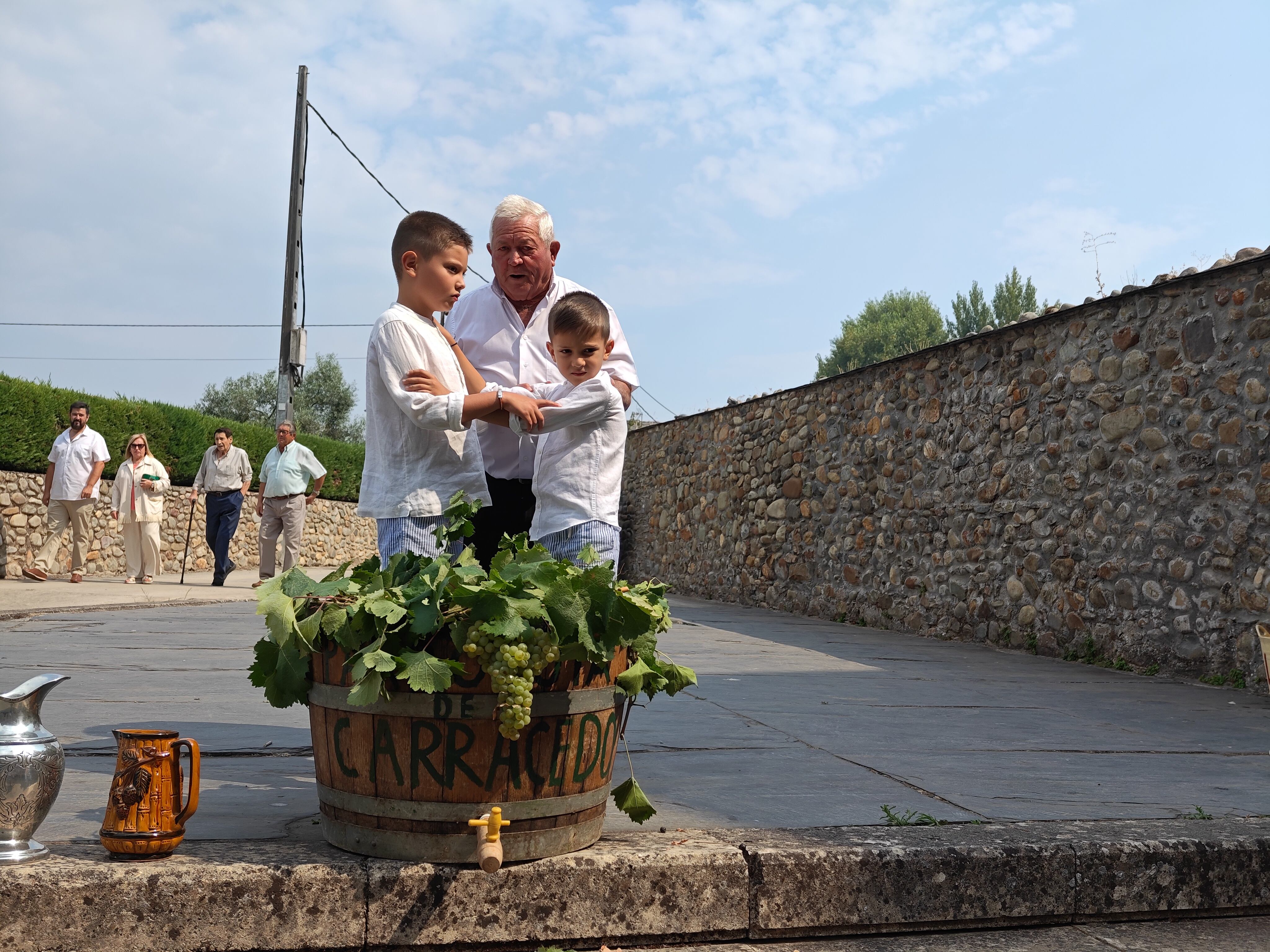 Acto de pisada para la ofrenda de vino del Bierzo a Santa María la Real
