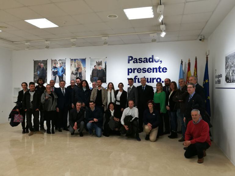 Representantes asistentes a la inauguración de la exposición